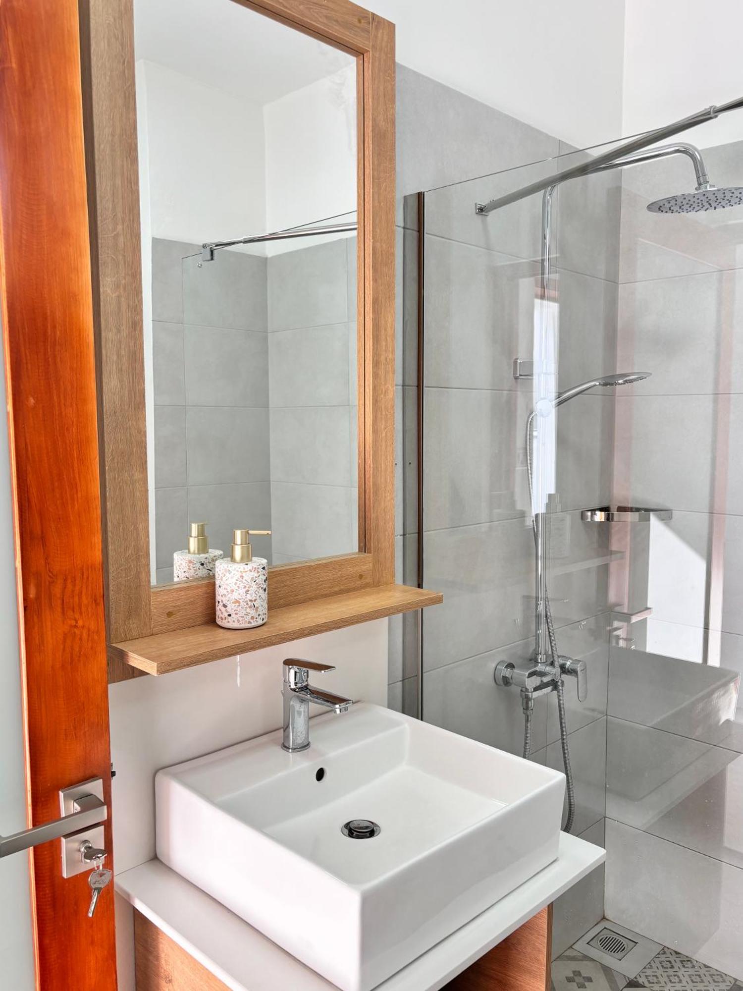 Maison Mont Choisy - One Or Two Bedrooms Apartment Тру о Биш Екстериор снимка
