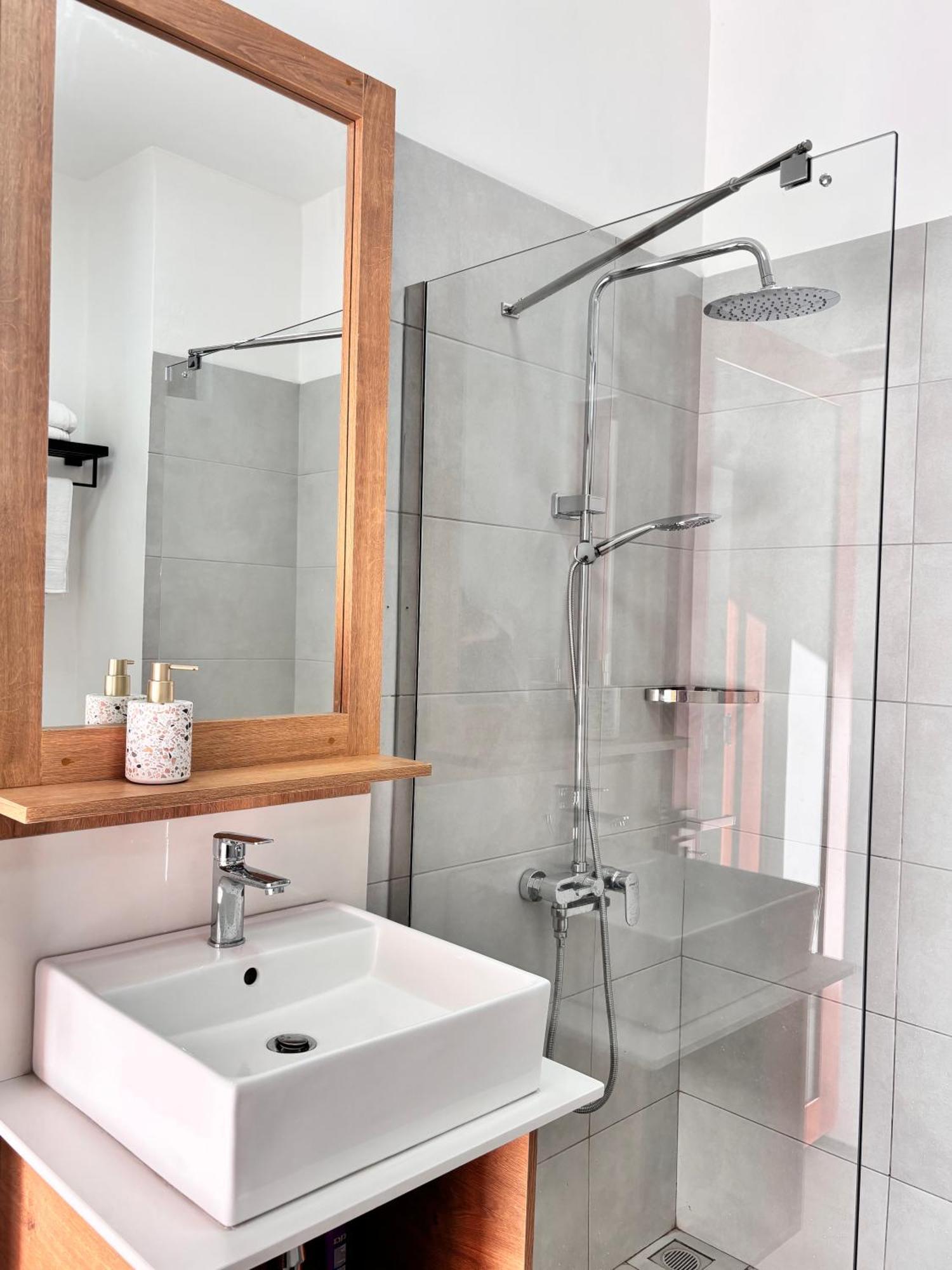 Maison Mont Choisy - One Or Two Bedrooms Apartment Тру о Биш Екстериор снимка